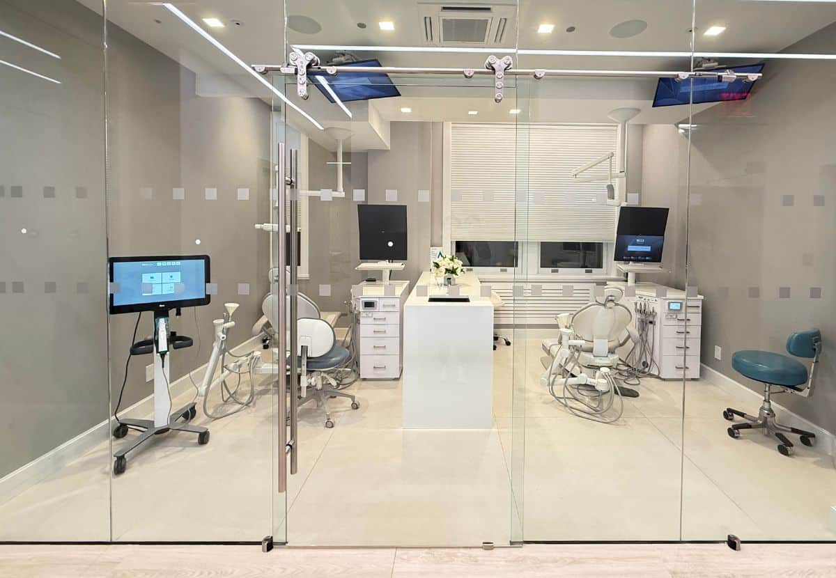 Exterior of the orthodontist Park Avenue NYC families trust — Lemchen Salzer at 553 Park Avenue